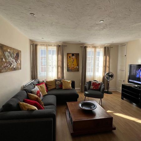 Stay In Yeovil Town Centre, Large 2 Bd Apt With Parking, Sleeps 4 Esterno foto