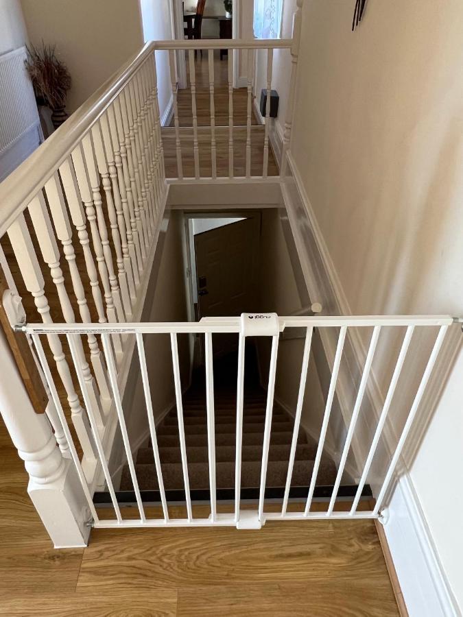 Stay In Yeovil Town Centre, Large 2 Bd Apt With Parking, Sleeps 4 Esterno foto