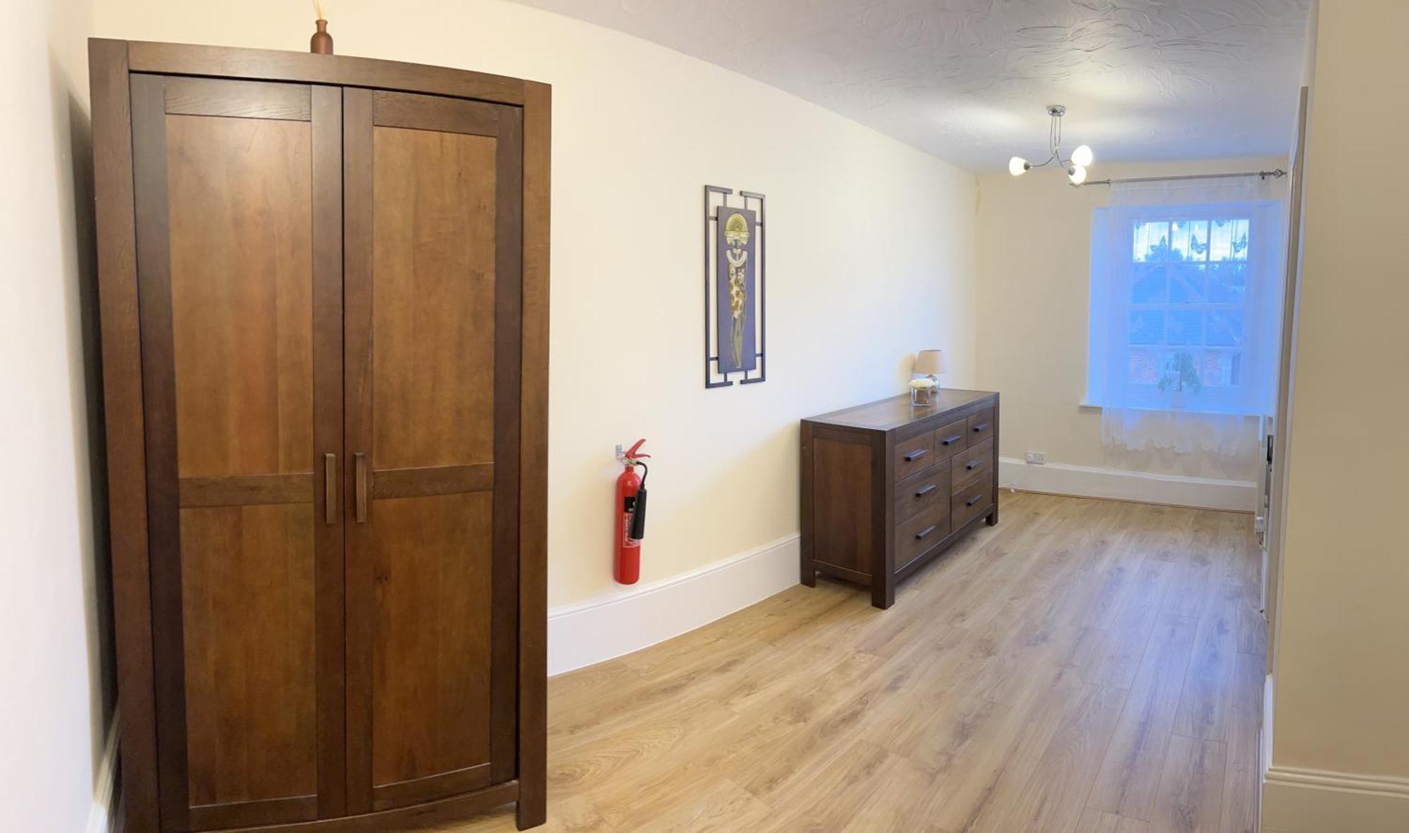 Stay In Yeovil Town Centre, Large 2 Bd Apt With Parking, Sleeps 4 Esterno foto